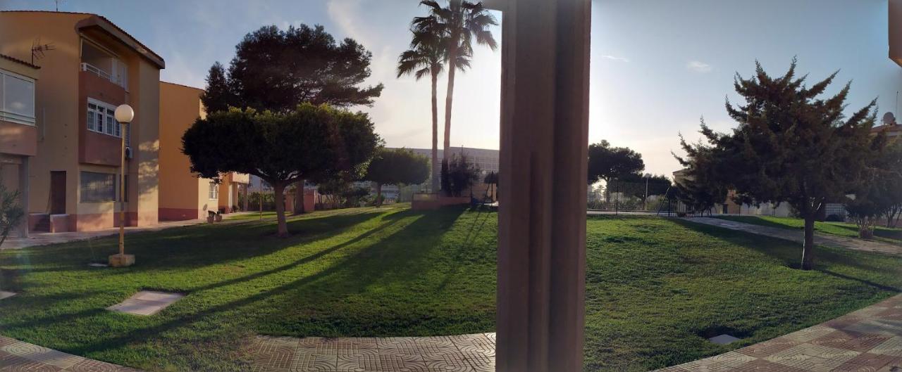 Coqueto Apartamento Con Terraza En La Playa Roquetas de Mar Kültér fotó