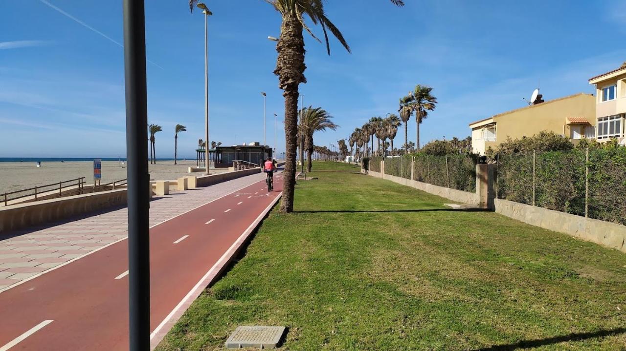 Coqueto Apartamento Con Terraza En La Playa Roquetas de Mar Kültér fotó